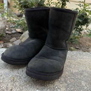 UGG Classic Short Boot Black Mens Sz 8 5800 Sheepskin Suede Shearling Lined